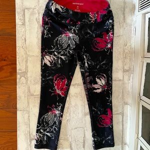 Like New Marika Capri Sport Length Leggings size XS (0-2) Black with Floral